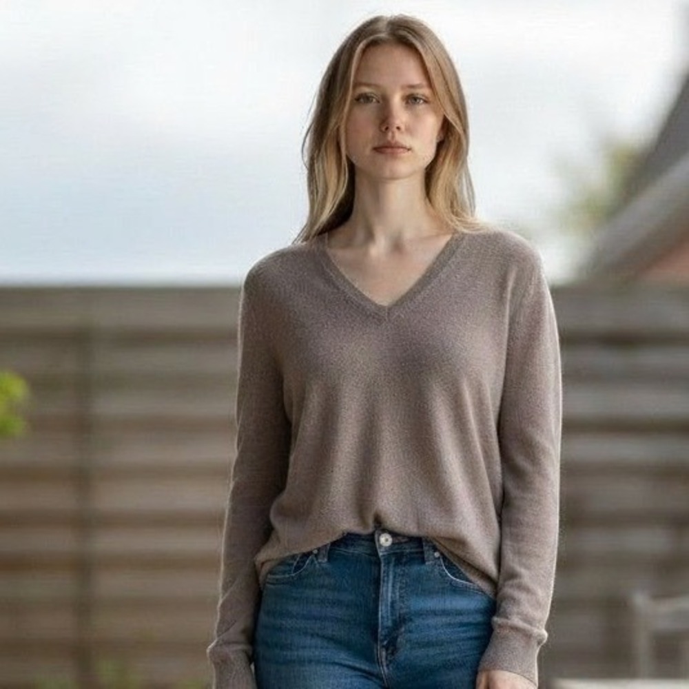Uniqlo 100% Cashmere V-Neck Sweater Taupe Brown Womens M minimalist wiet luxury